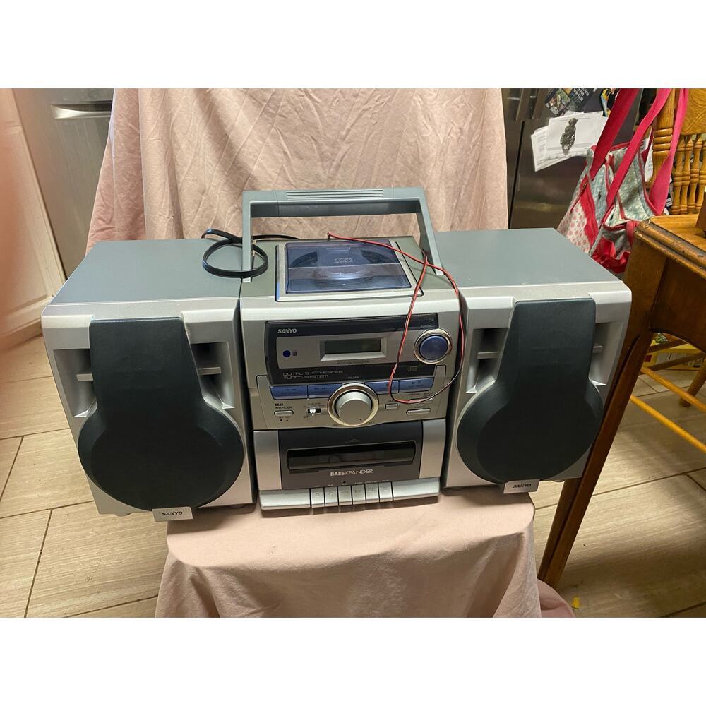SANYO CWM-470 BOOMBOX PORTABLE STEREO